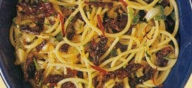 Spaghettoni piccanti con pomodori secchi